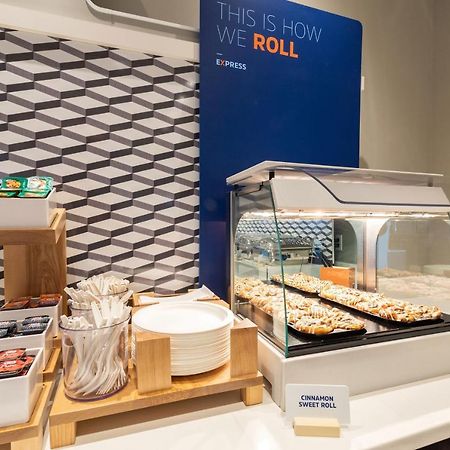 Holiday Inn Express & Suites Cedar Falls - Waterloo By Ihg Exteriör bild