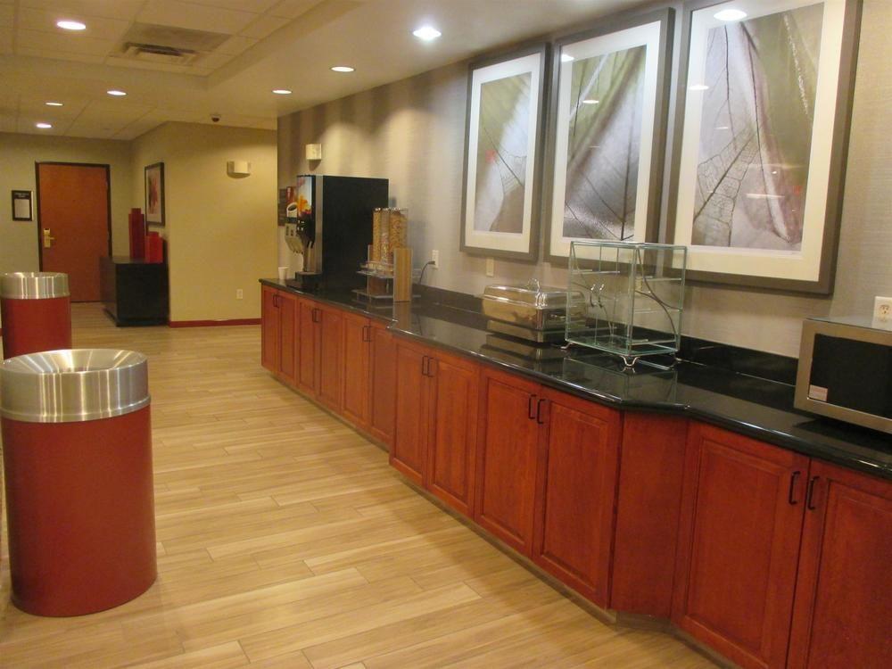 Holiday Inn Express & Suites Cedar Falls - Waterloo By Ihg Exteriör bild