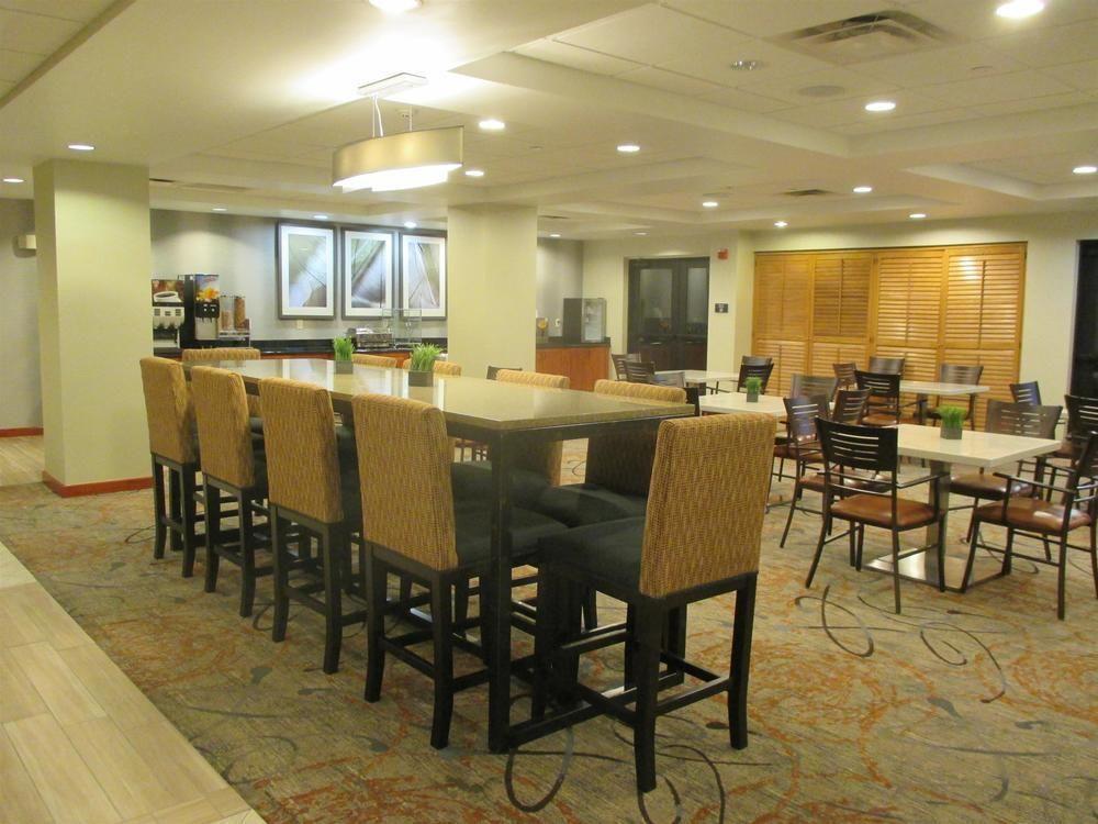 Holiday Inn Express & Suites Cedar Falls - Waterloo By Ihg Exteriör bild