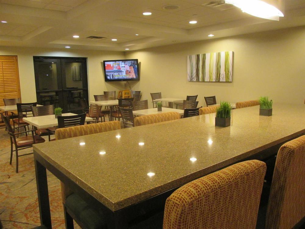 Holiday Inn Express & Suites Cedar Falls - Waterloo By Ihg Exteriör bild