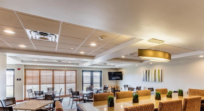 Holiday Inn Express & Suites Cedar Falls - Waterloo By Ihg Exteriör bild