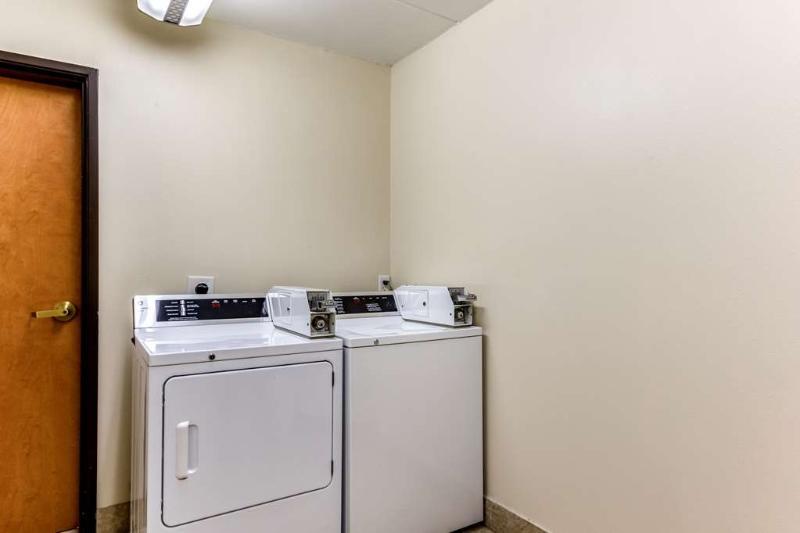 Holiday Inn Express & Suites Cedar Falls - Waterloo By Ihg Exteriör bild