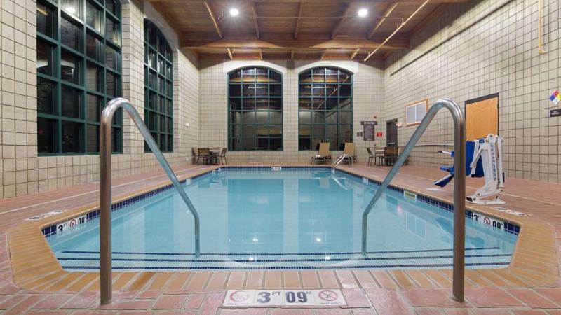 Holiday Inn Express & Suites Cedar Falls - Waterloo By Ihg Exteriör bild