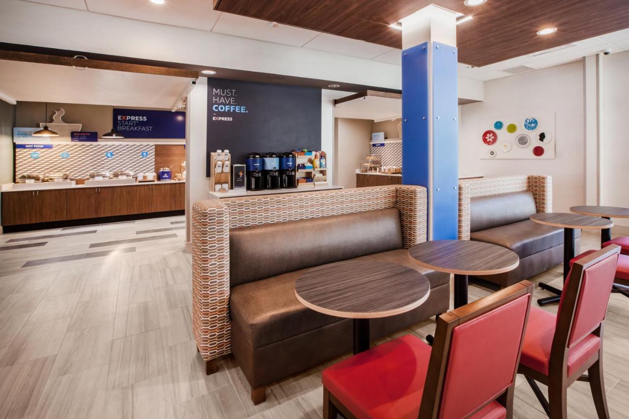 Holiday Inn Express & Suites Cedar Falls - Waterloo By Ihg Exteriör bild