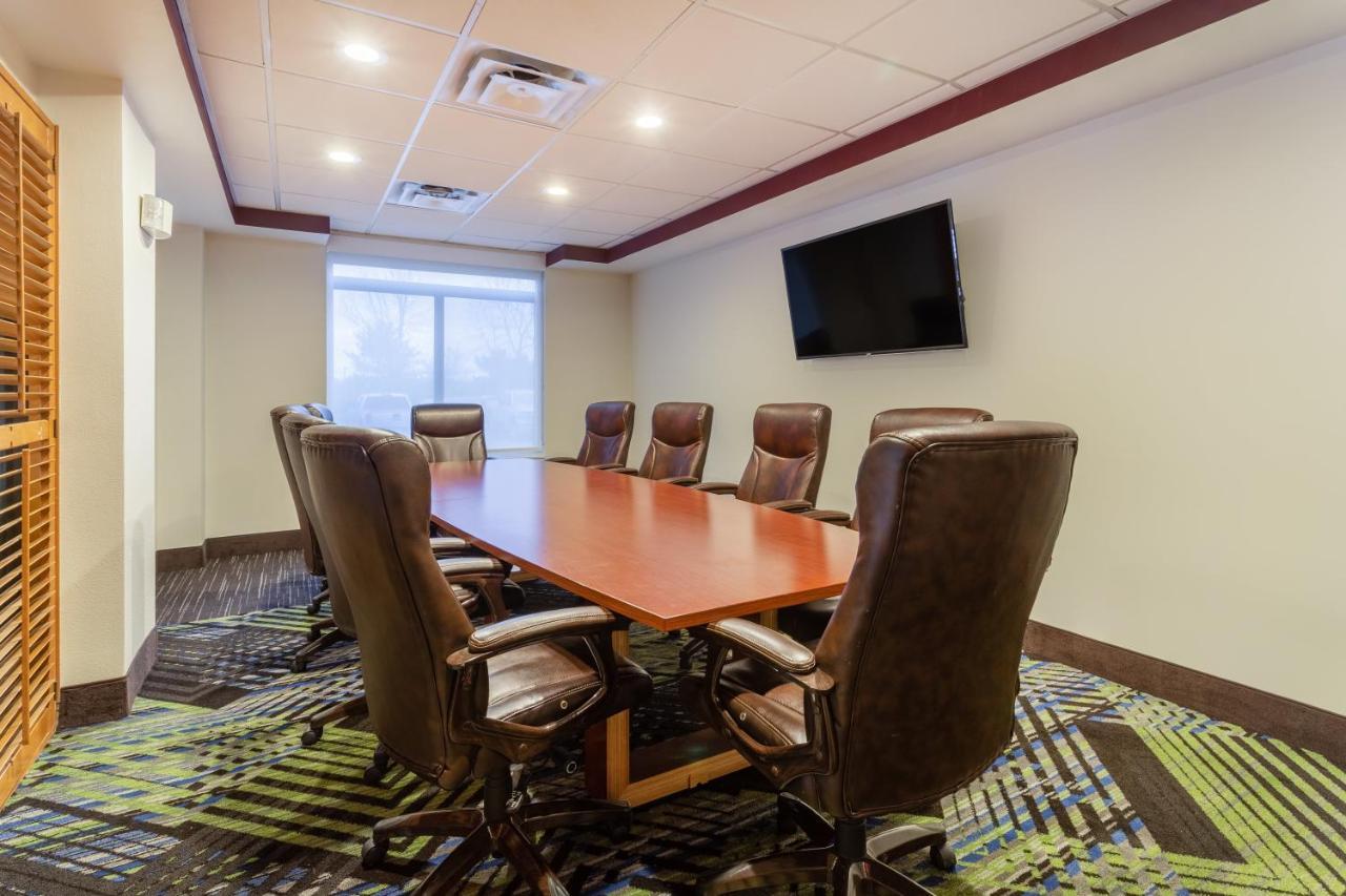 Holiday Inn Express & Suites Cedar Falls - Waterloo By Ihg Exteriör bild